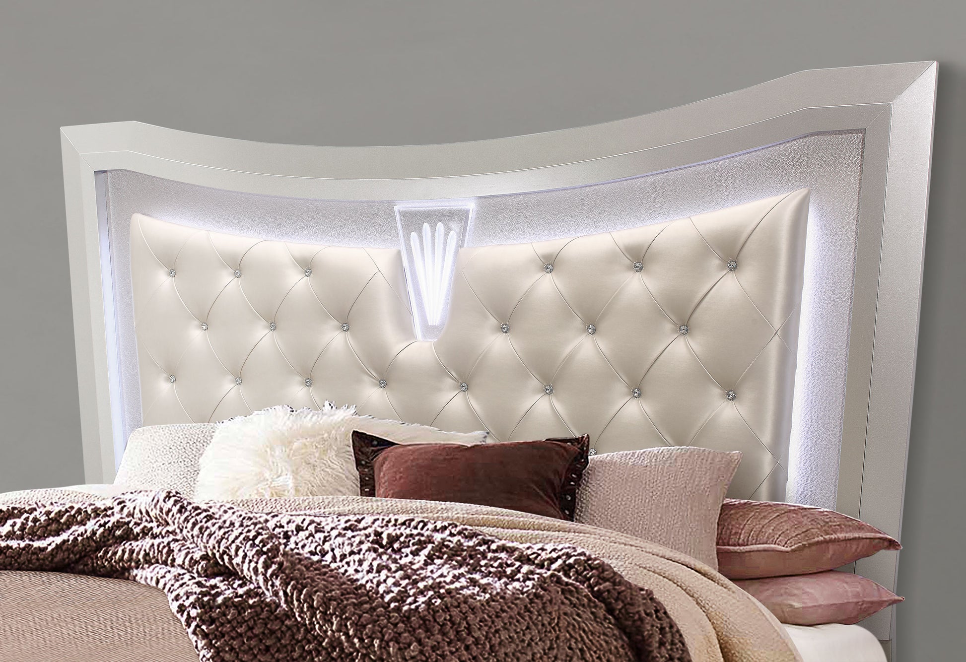 Paris White Bedroom Set with Lights GLOBAL FURNITURE