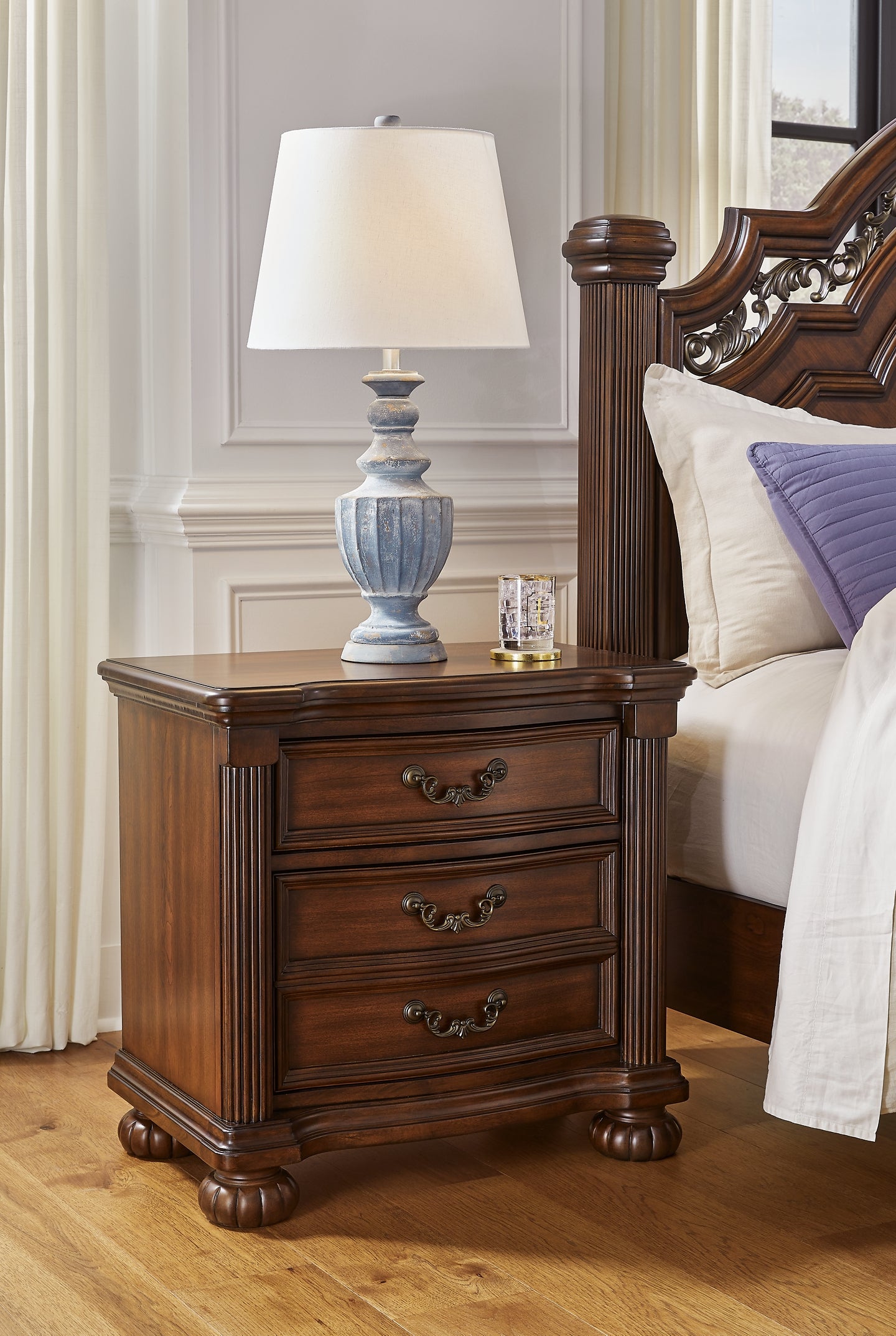 Lavinton King Panel Bed with Dresser and Nightstand Signature Design by Ashley®