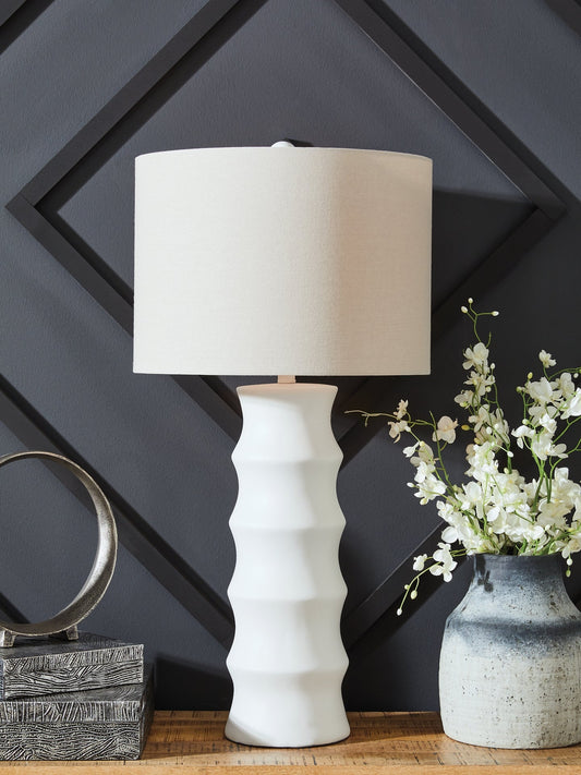 Veraleigh Poly Table Lamp (1/CN) Signature Design by Ashley®