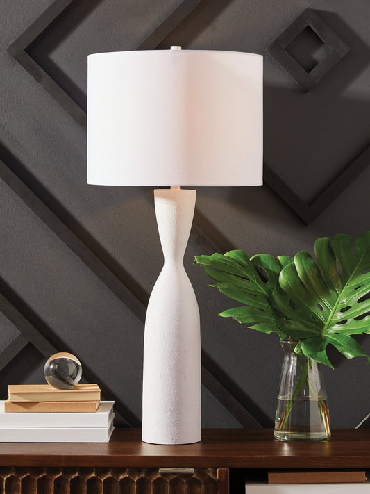 Davinford Poly Table Lamp (1/CN) Signature Design by Ashley®