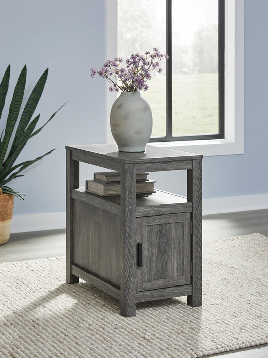 Fendenmore Chair Side End Table Signature Design by Ashley®