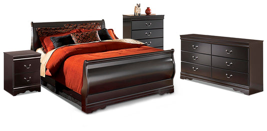 Huey Vineyard Sleigh Bed With Mirrored Dresser And Nightstand Signature Design by Ashley®