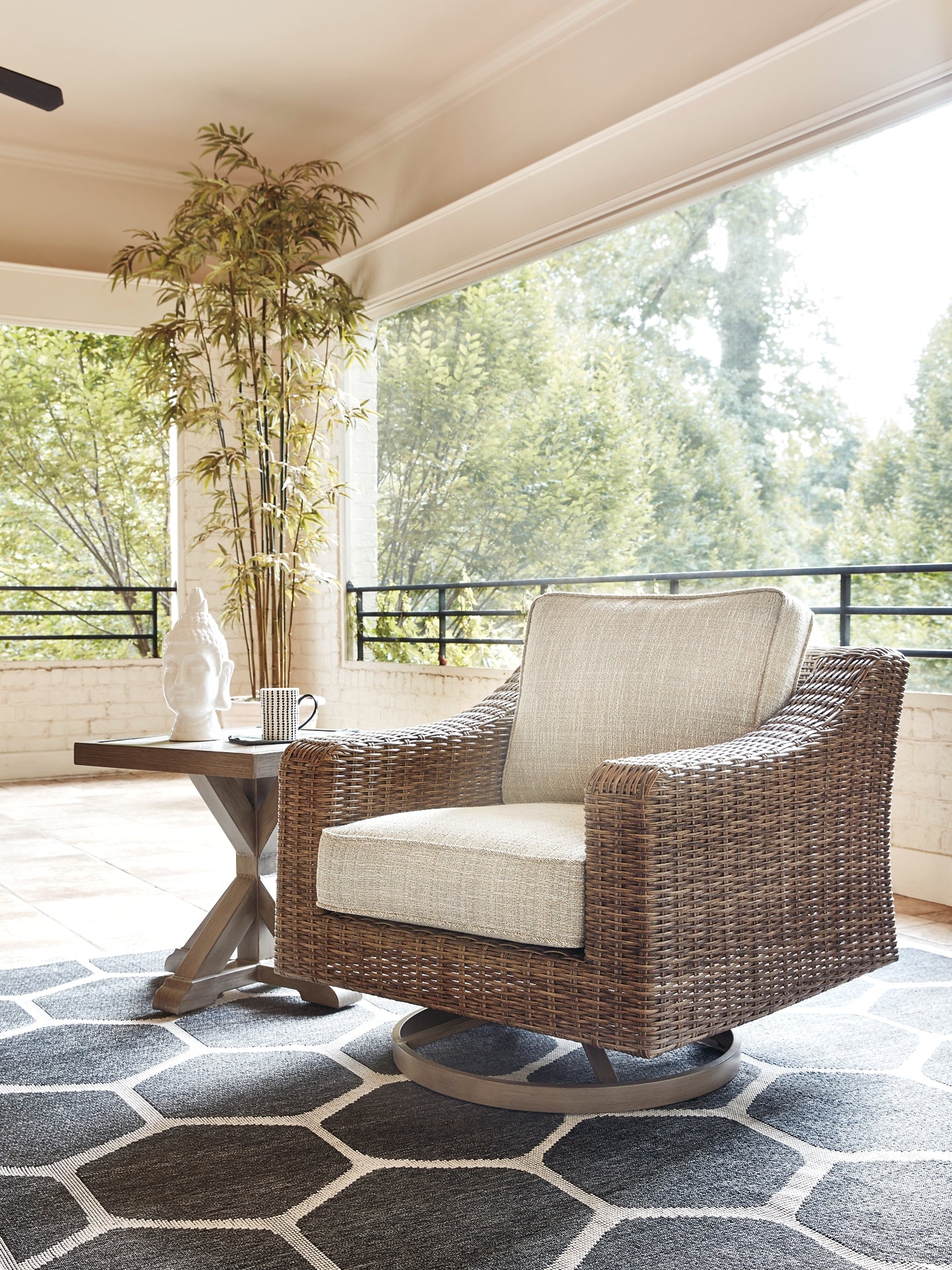 Beachcroft Swivel Lounge Chair (1/CN) Signature Design by Ashley®