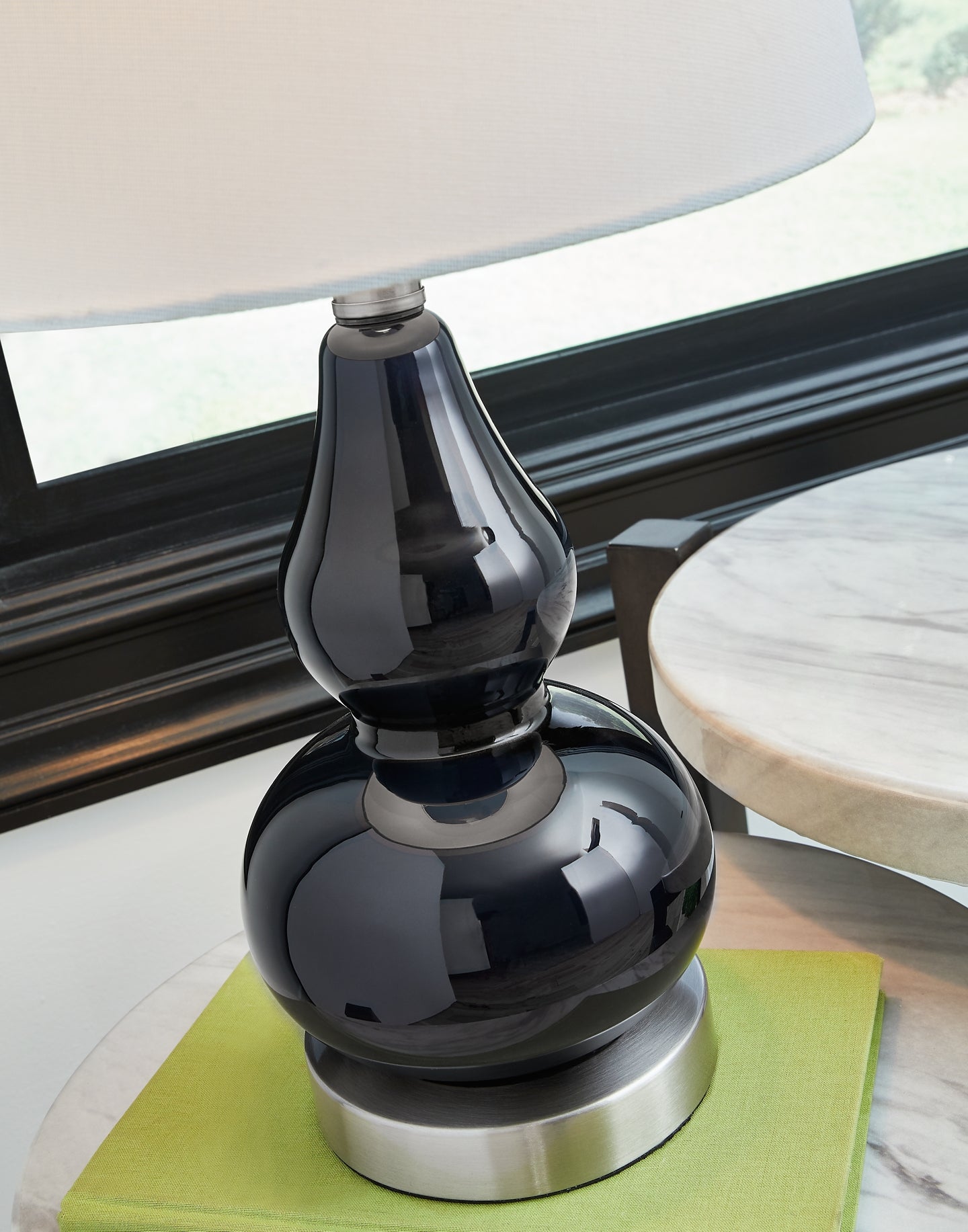 Makana Glass Table Lamp (1/CN) Signature Design by Ashley®