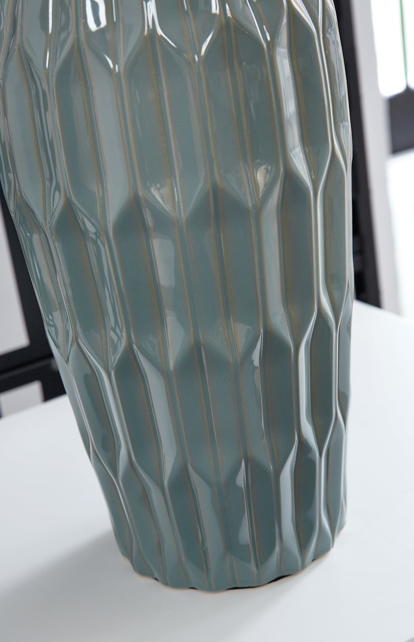 Hadbury Ceramic Table Lamp (2/CN) Signature Design by Ashley®