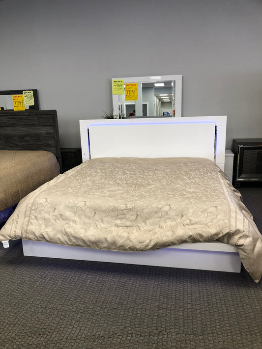 NEWB2643 KING BEDROOM SET New Classic Furniture