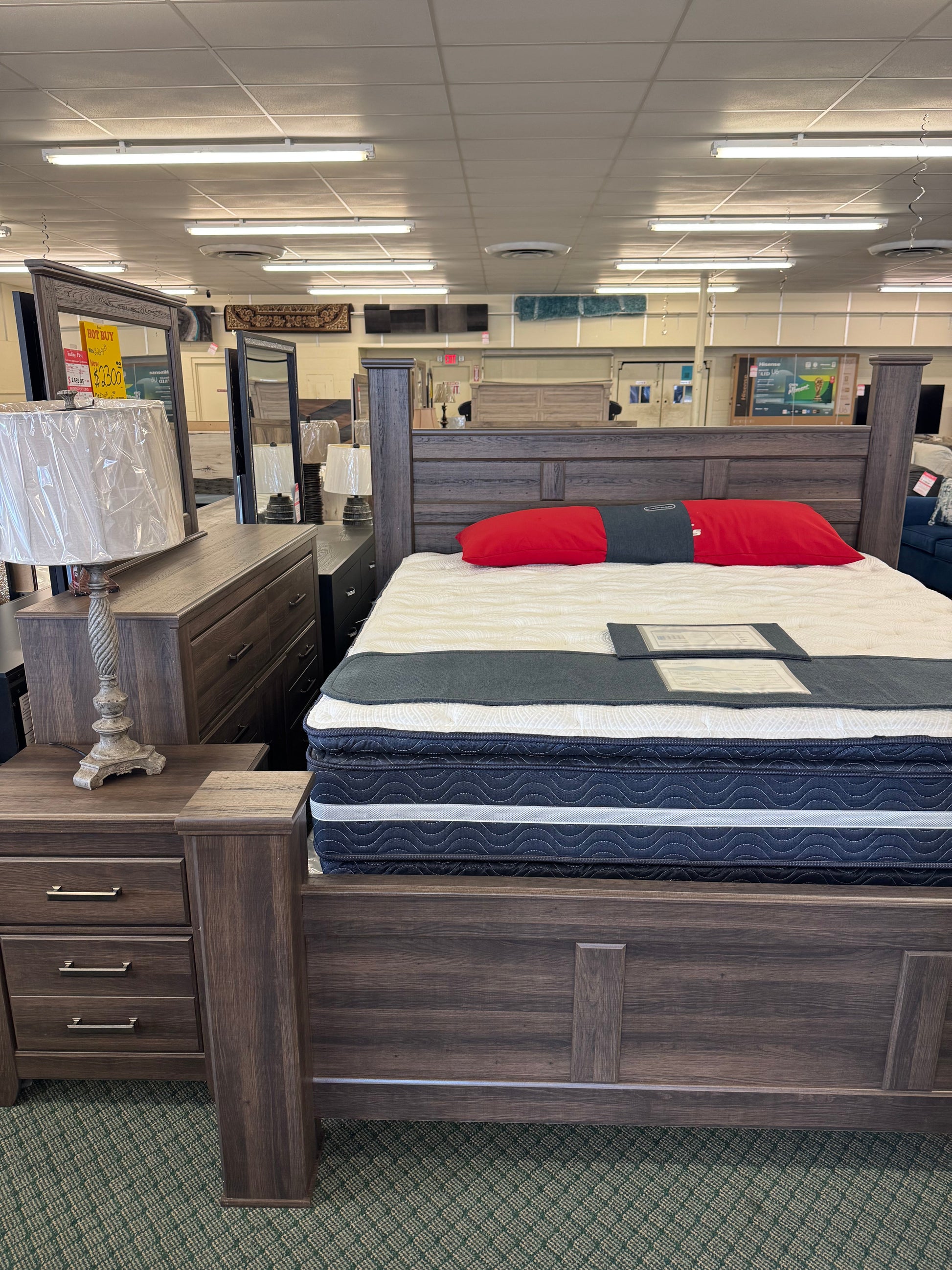 New King Poster Bedroom Set Trading Post