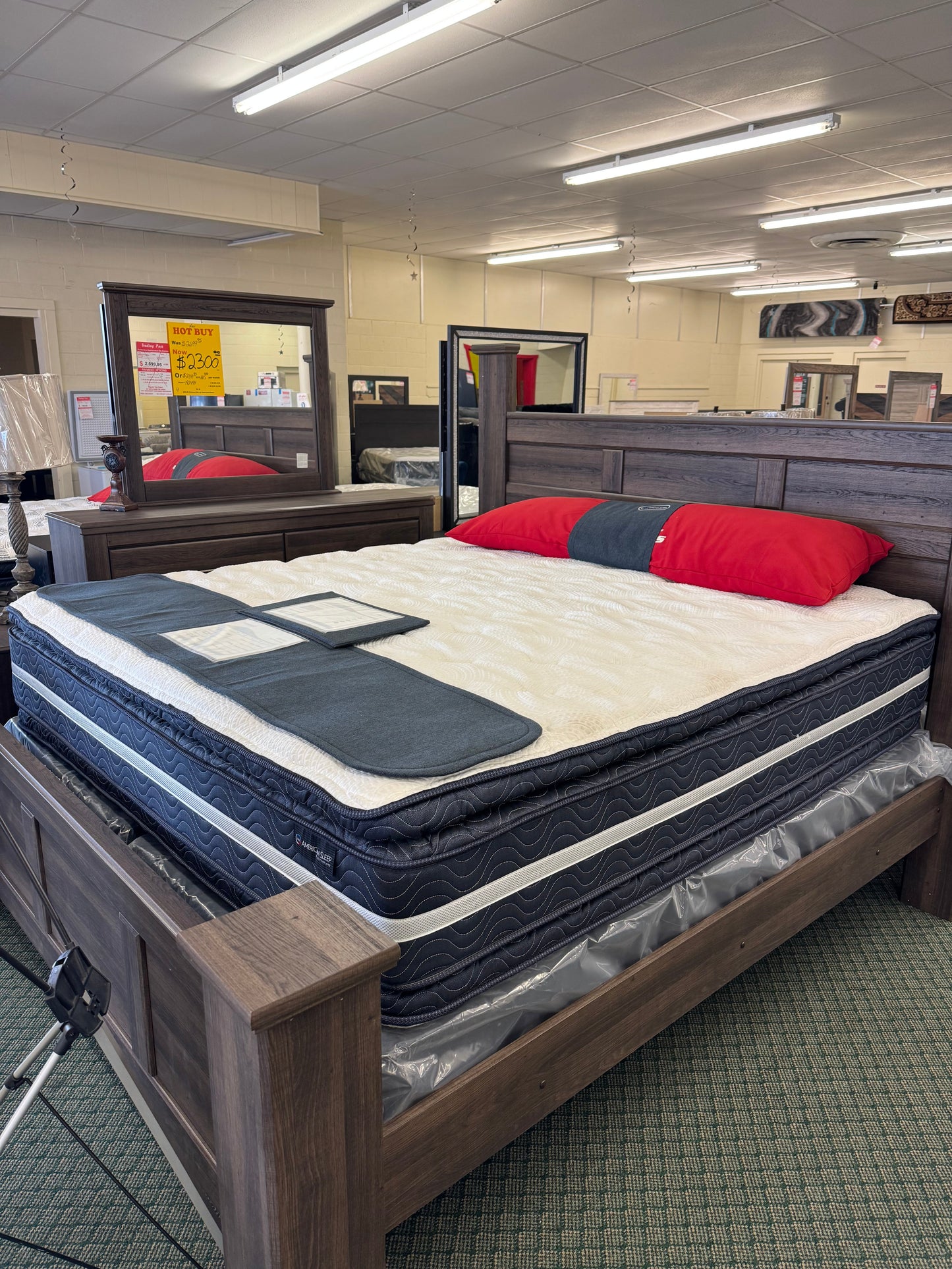 New King Poster Bedroom Set Trading Post