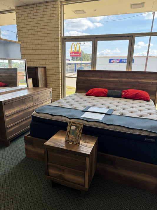 New King Wooden Bedroom Set Trading Post