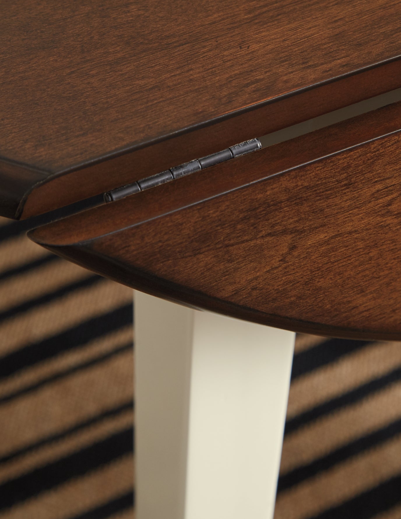 Woodanville Round DRM Drop Leaf Table Signature Design by Ashley®
