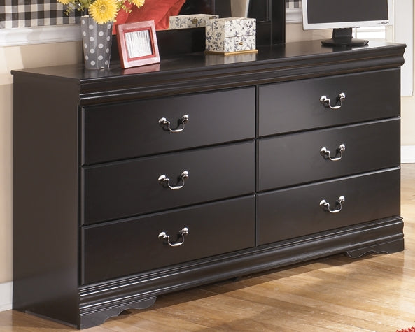 Huey Vineyard Six Drawer Dresser Signature Design by Ashley®