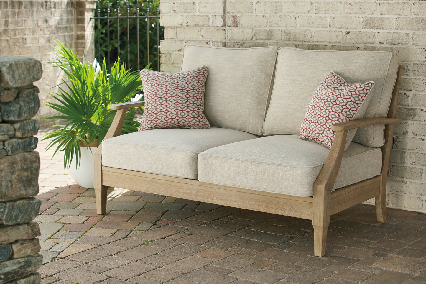 Clare View Loveseat w/Cushion Signature Design by Ashley®