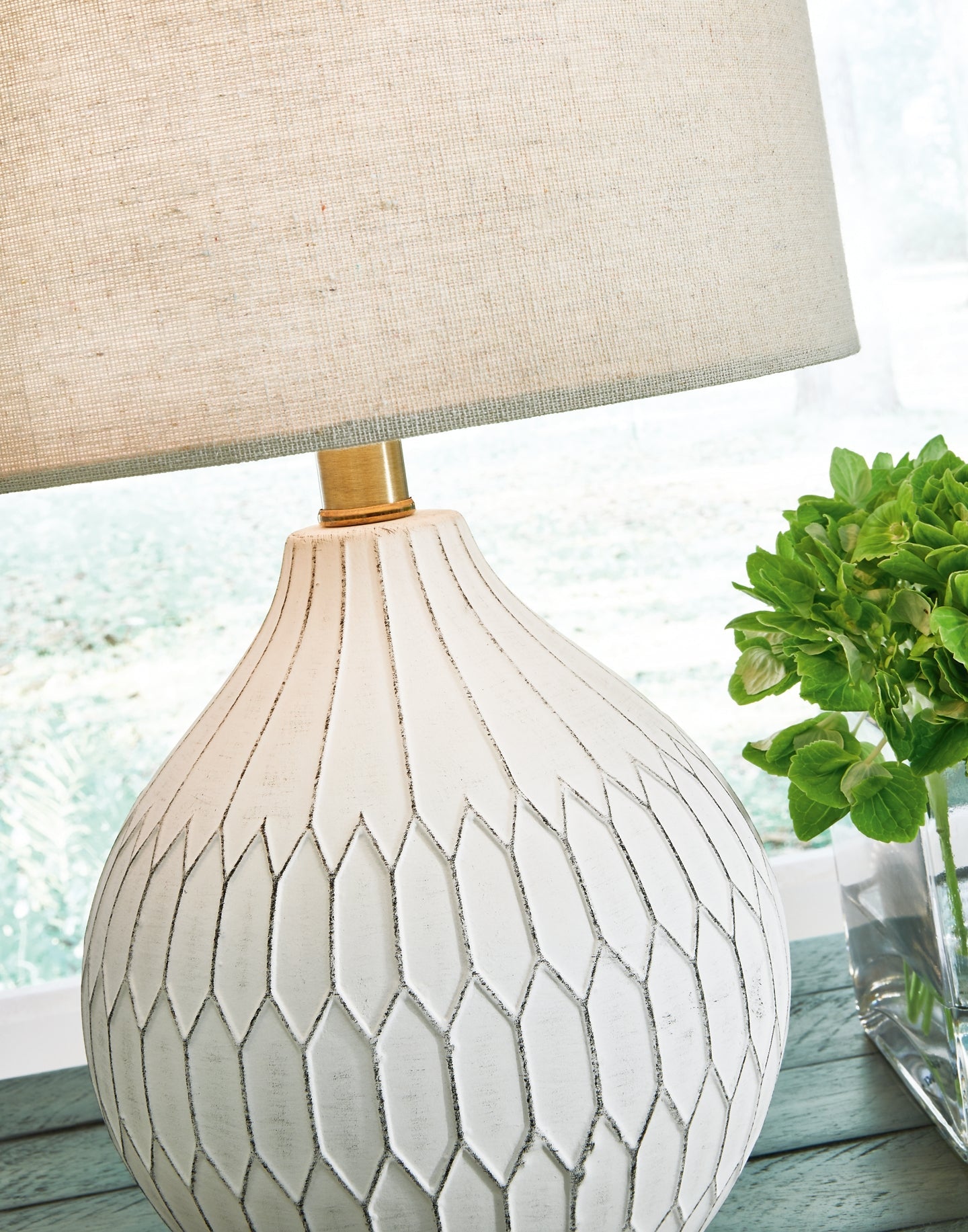Wardmont Ceramic Table Lamp (1/CN) Signature Design by Ashley®
