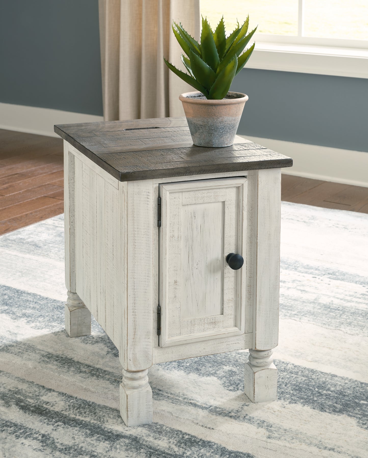 Havalance Chair Side End Table Signature Design by Ashley®