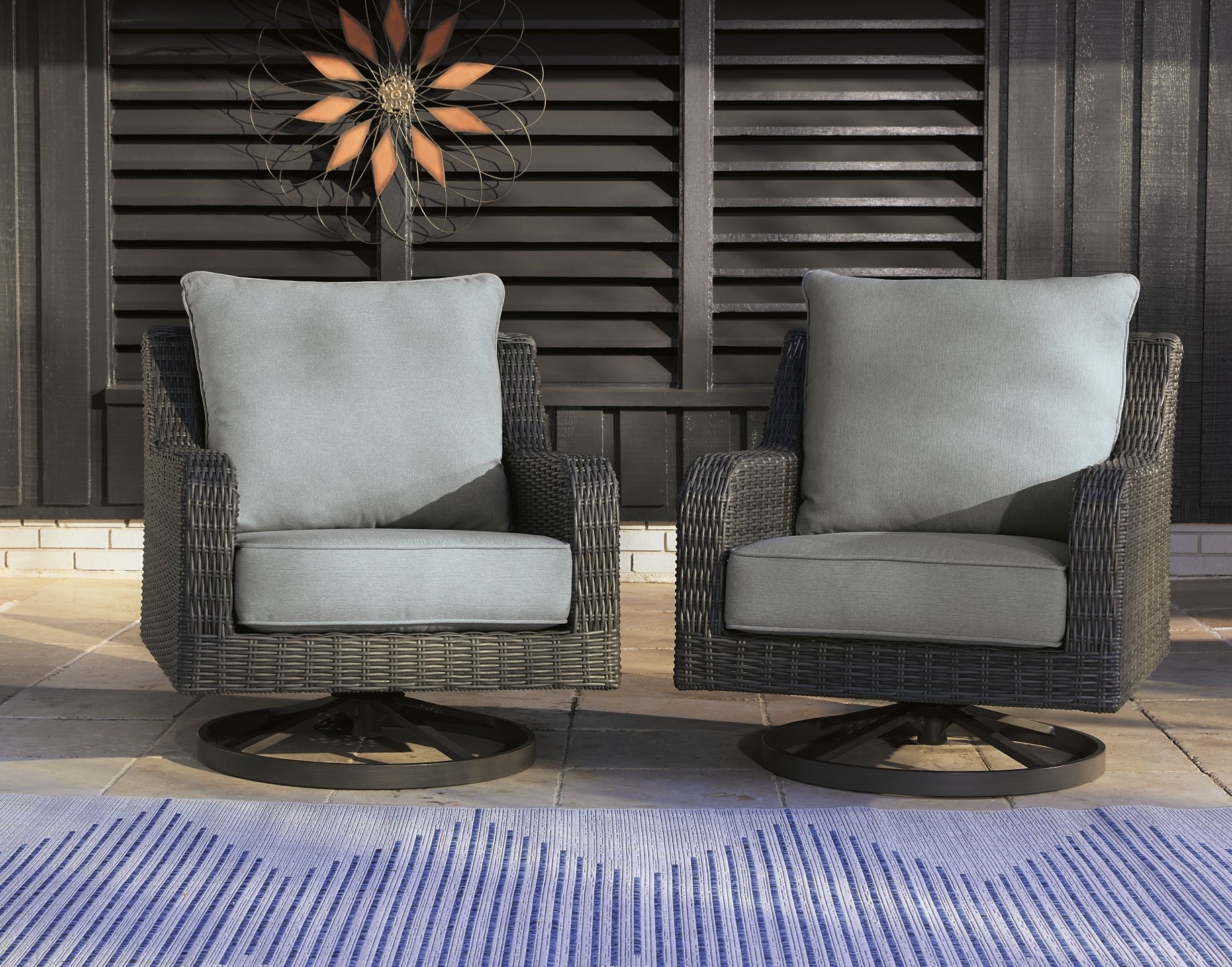 Elite Park Swivel Lounge w/ Cushion Signature Design by Ashley®