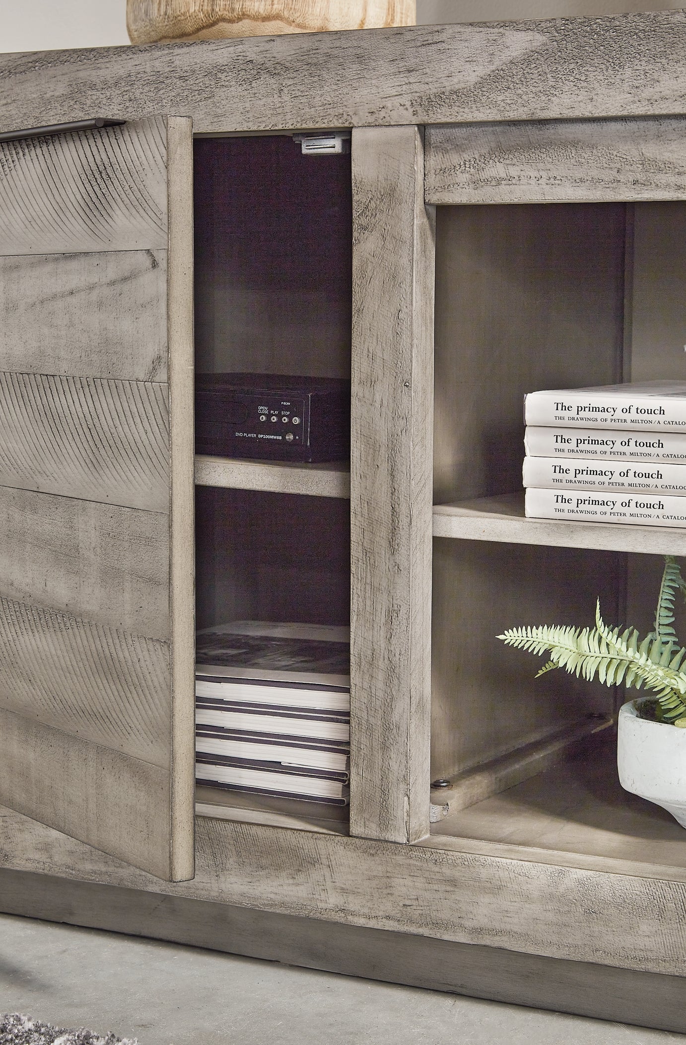 Naydell XL TV Stand w/Fireplace Option Signature Design by Ashley®