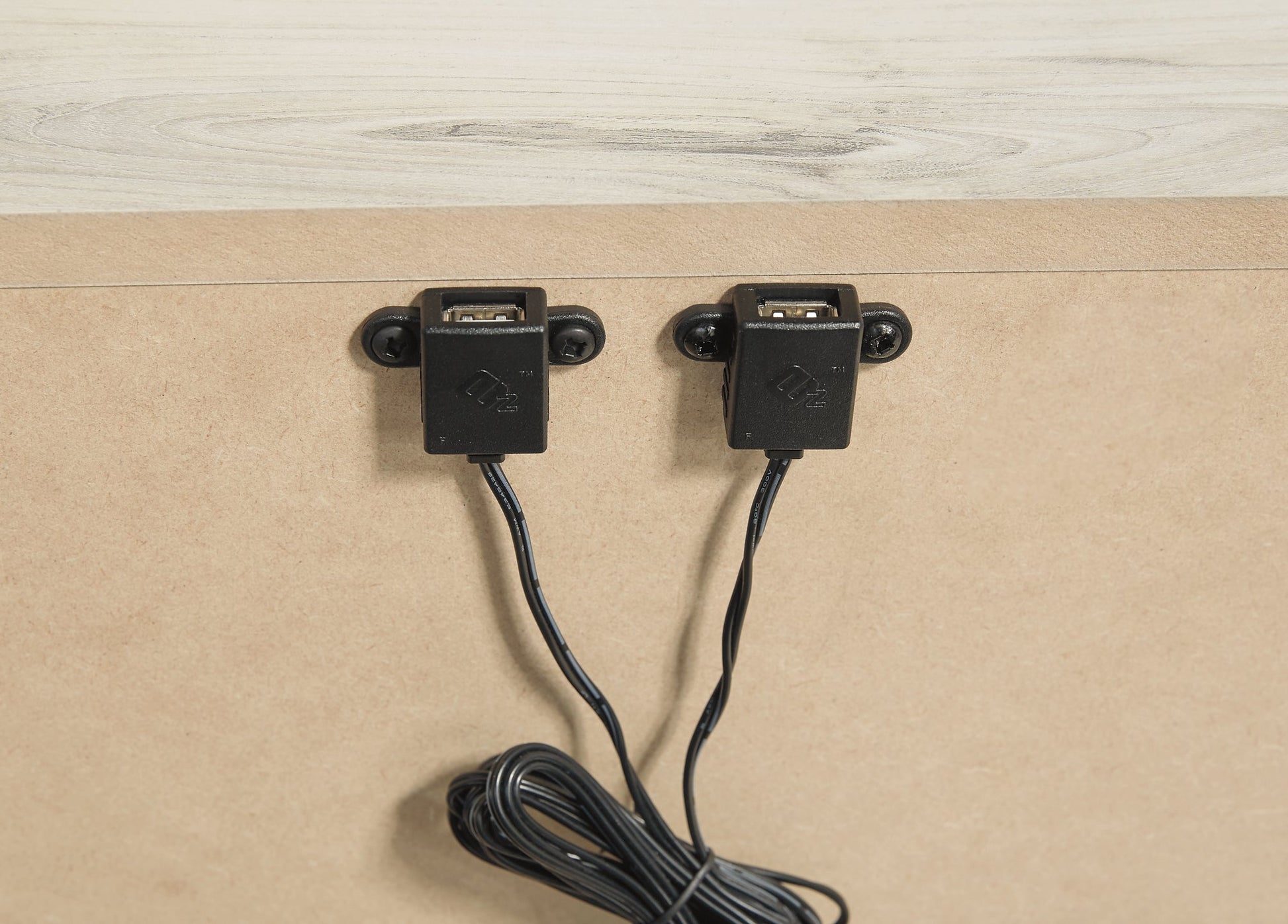 Cambeck Twin Panel Bed with Mirrored Dresser, Chest and Nightstand Signature Design by Ashley®