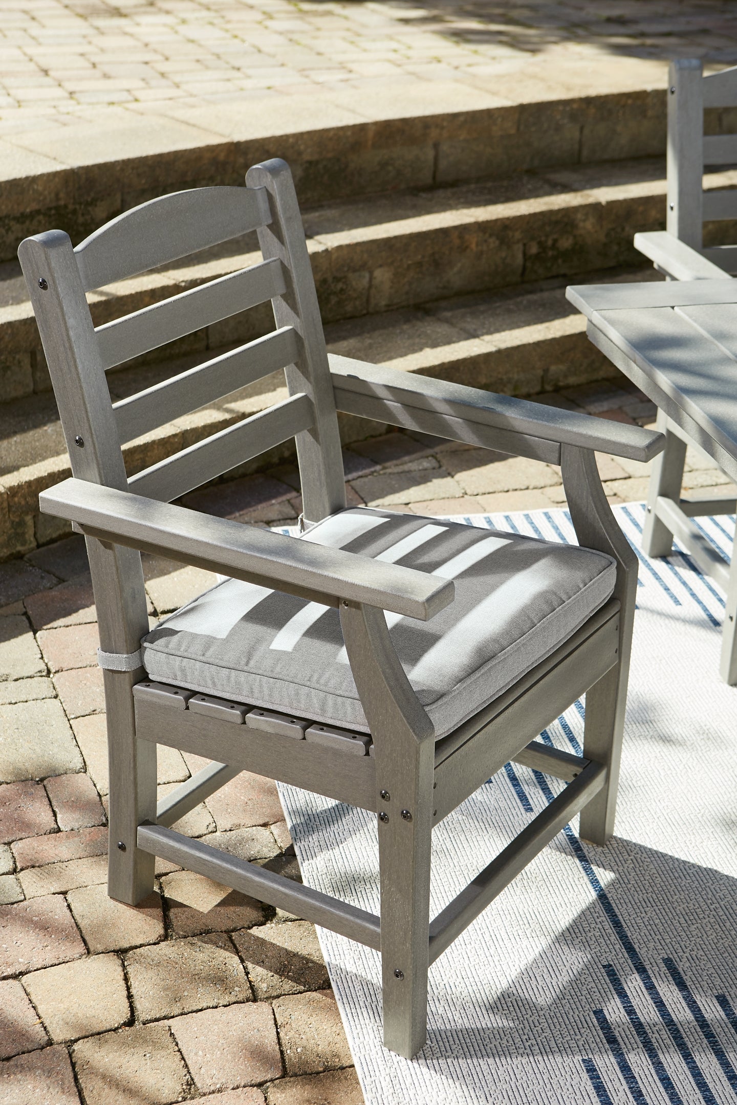 Visola Outdoor Dining Table and 4 Chairs Signature Design by Ashley®