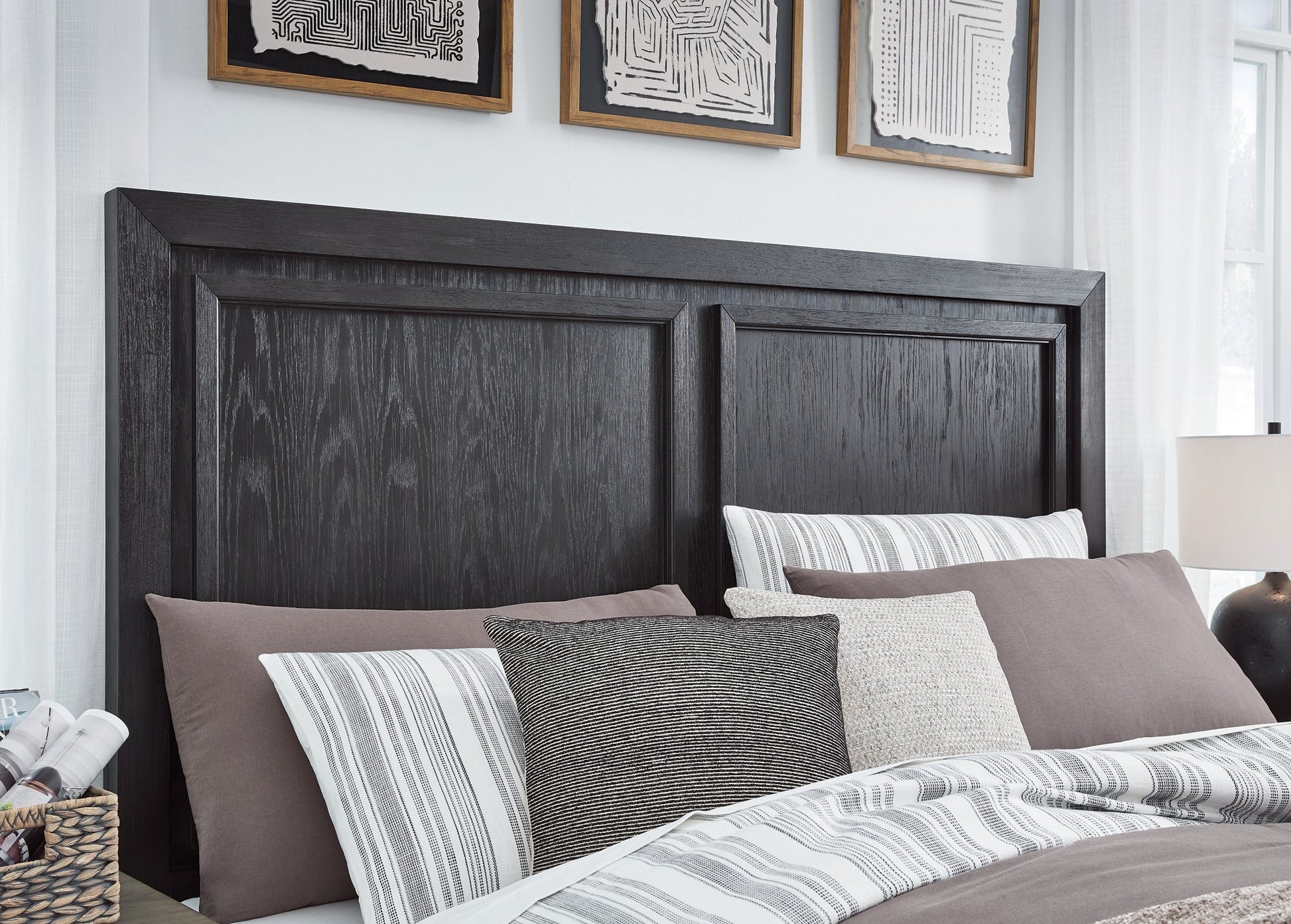 Foyland Queen Panel Storage Bed with Mirrored Dresser and Chest Signature Design by Ashley®