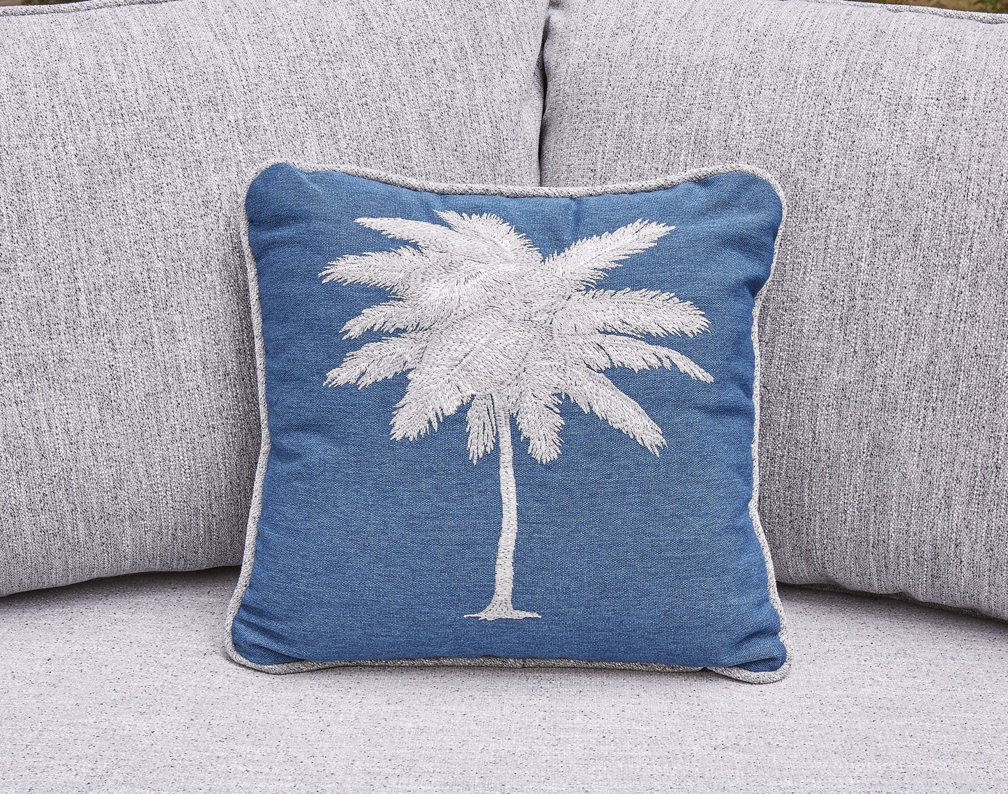 Naples Beach RAF/LAF Loveseat w/CUSH (2/CN) Signature Design by Ashley®