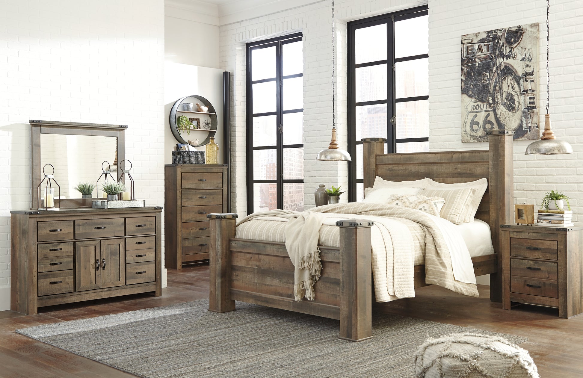 Trinell King Poster Bed with Dresser Signature Design by Ashley®