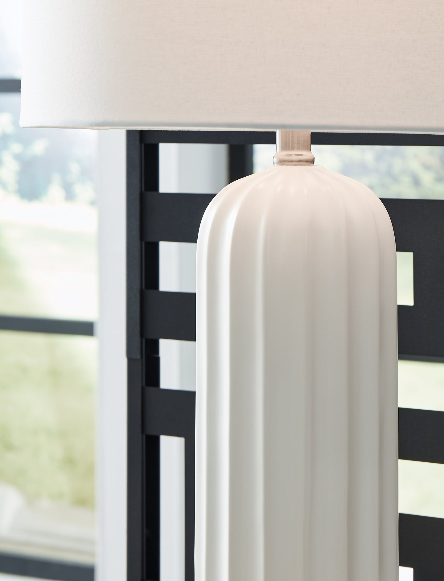 Clarkland Ceramic Table Lamp (2/CN) Signature Design by Ashley®