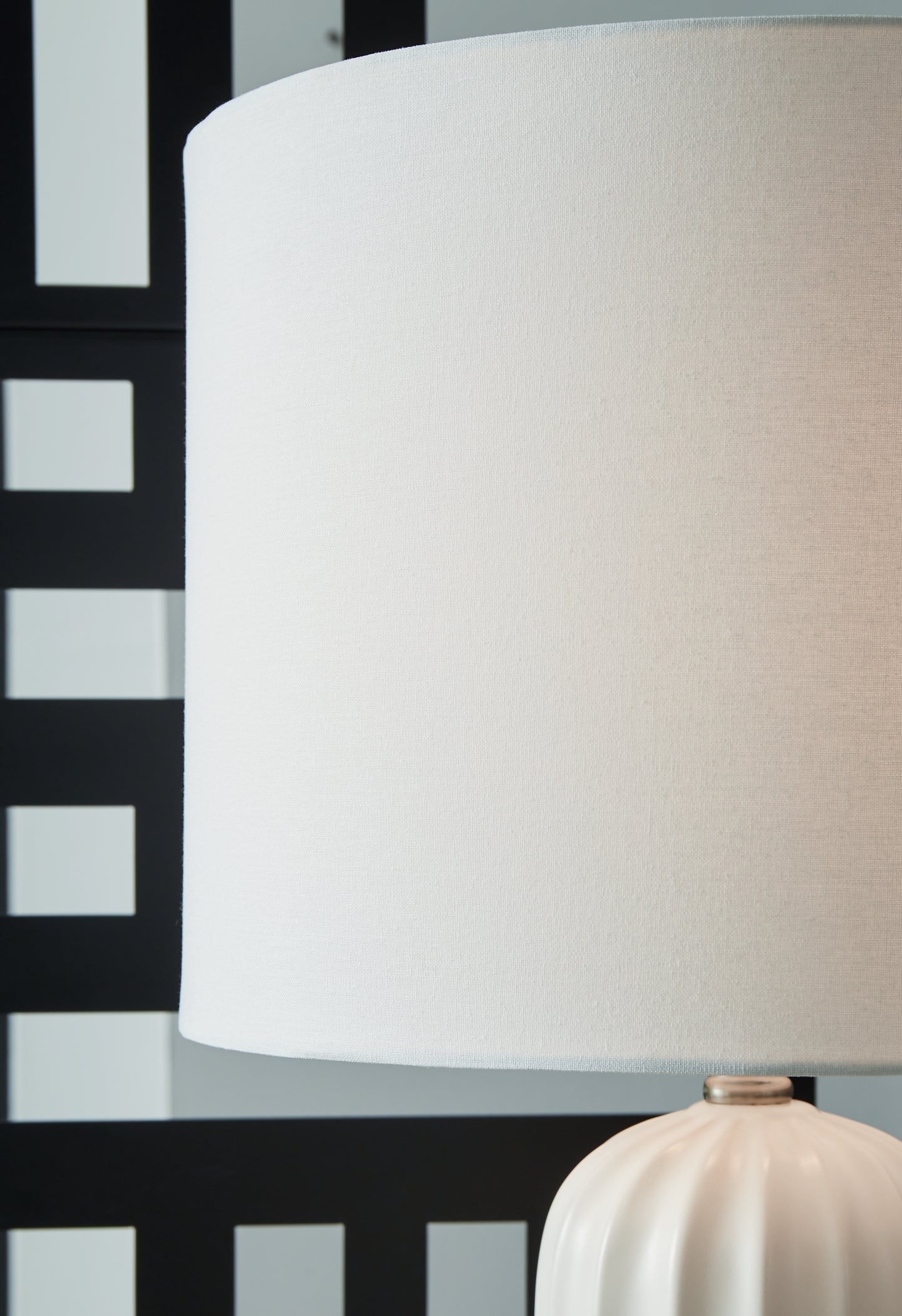 Clarkland Ceramic Table Lamp (2/CN) Signature Design by Ashley®