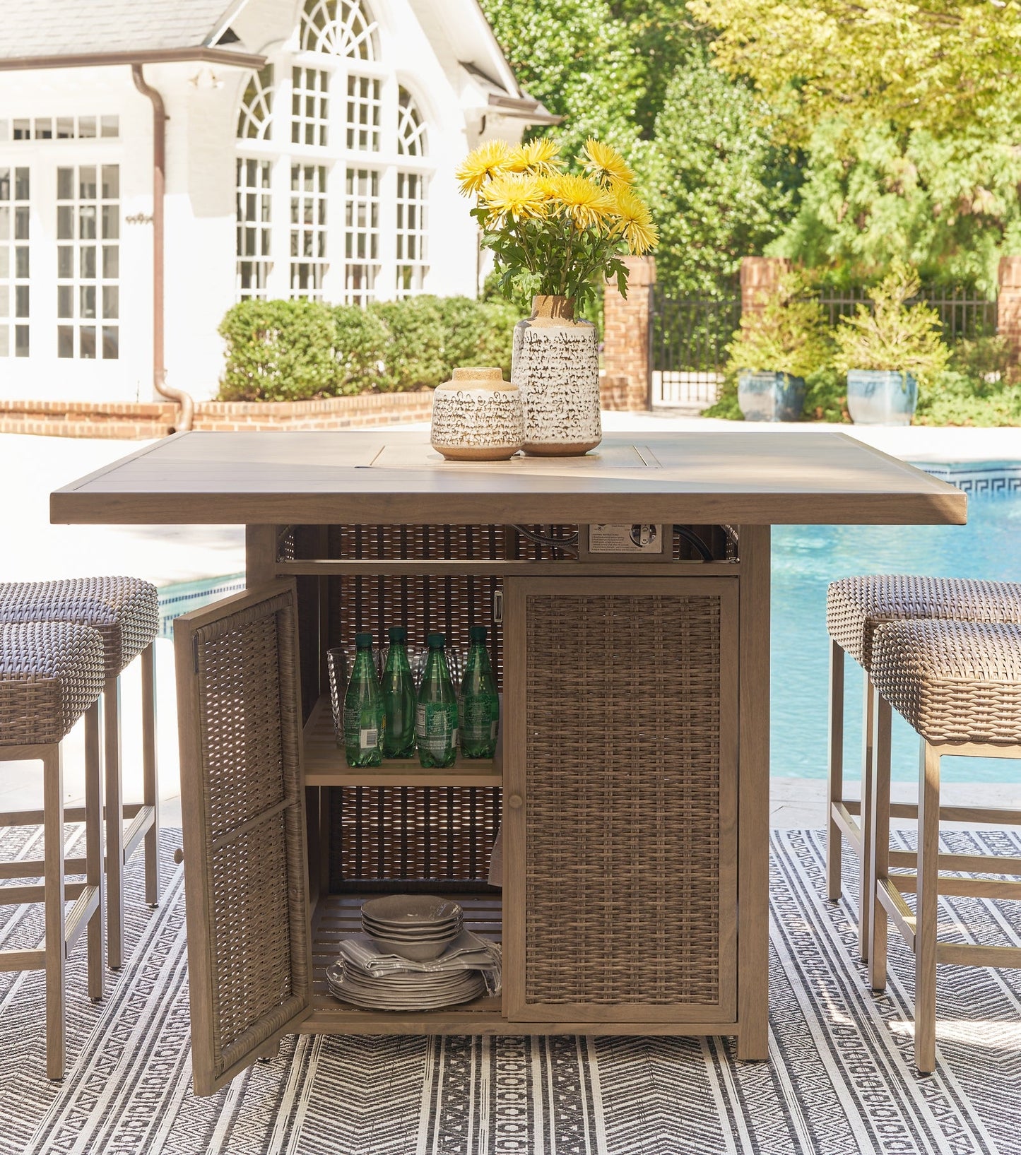 Walton Bridge Square Bar Table w/Fire Pit Signature Design by Ashley®
