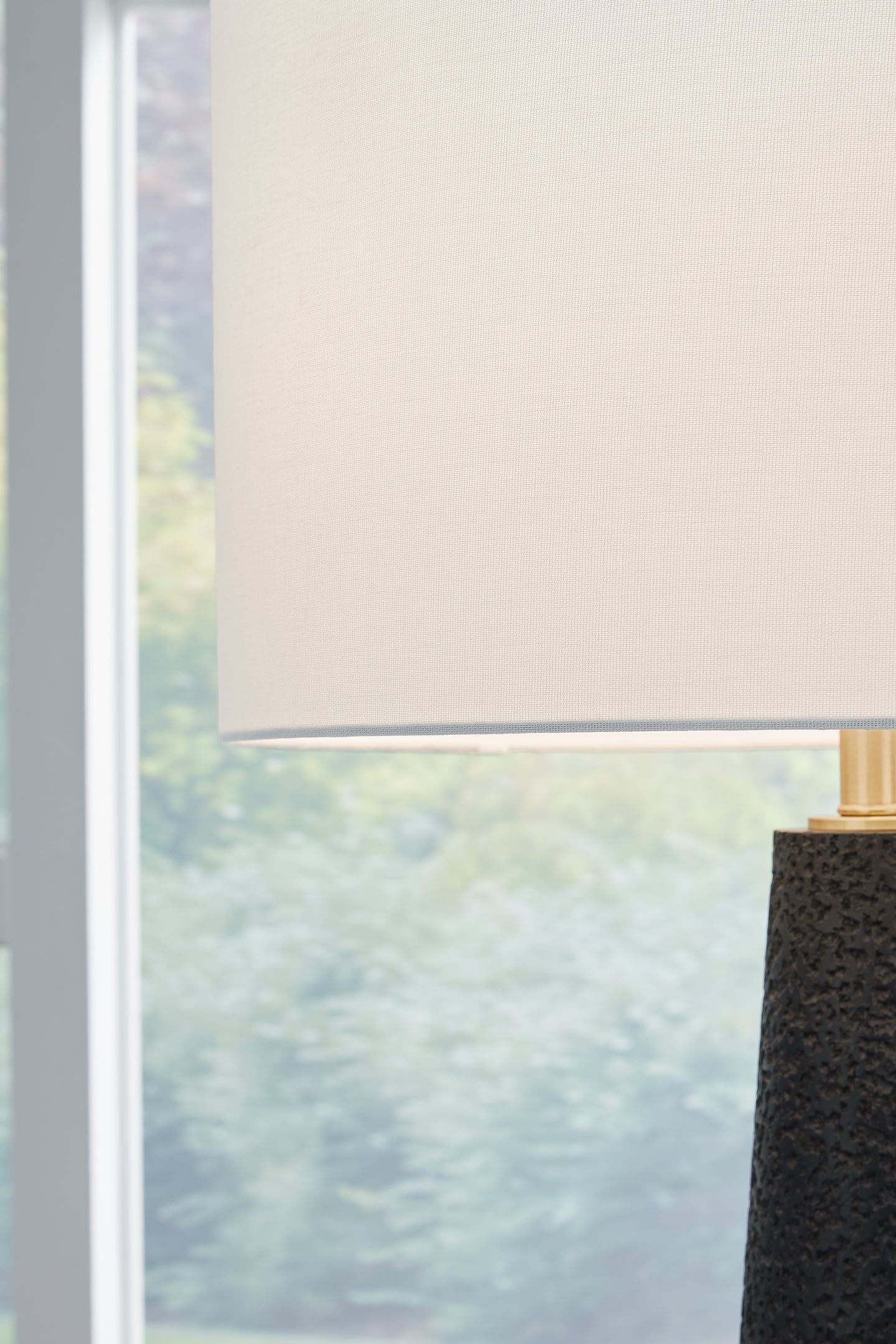 Hallburg Poly Floor Lamp (1/CN) Signature Design by Ashley®