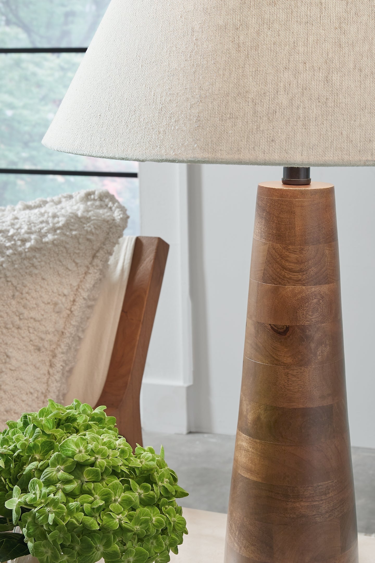 Danset Wood Table Lamp (1/CN) Signature Design by Ashley®