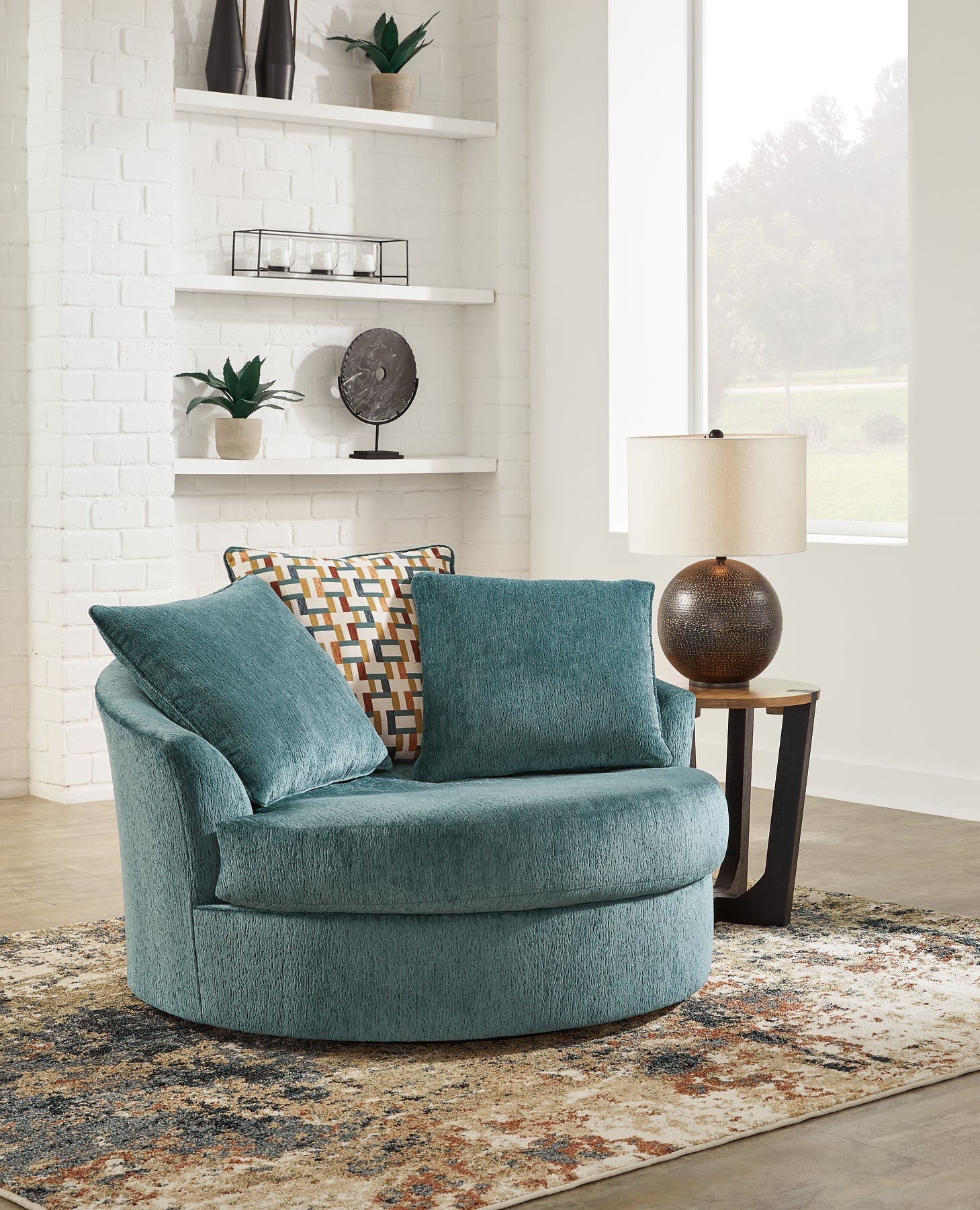 Laylabrook Oversized Swivel Accent Chair Ashley®