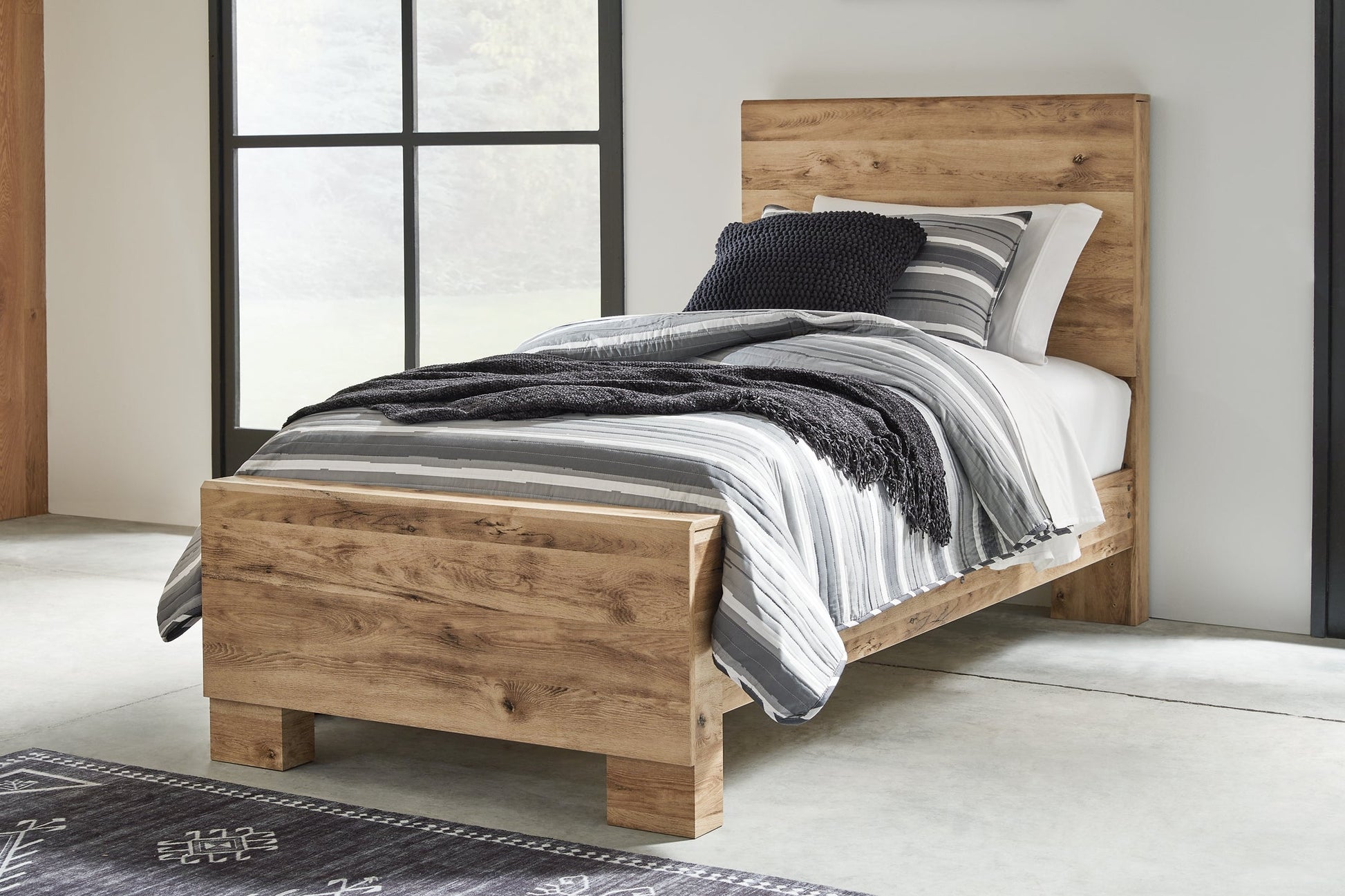 Hyanna Twin Panel Bed with Mirrored Dresser Signature Design by Ashley®