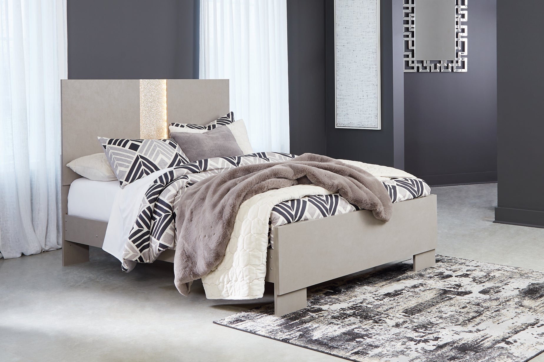 Surancha Full Panel Bed with Mirrored Dresser and 2 Nightstands Signature Design by Ashley®