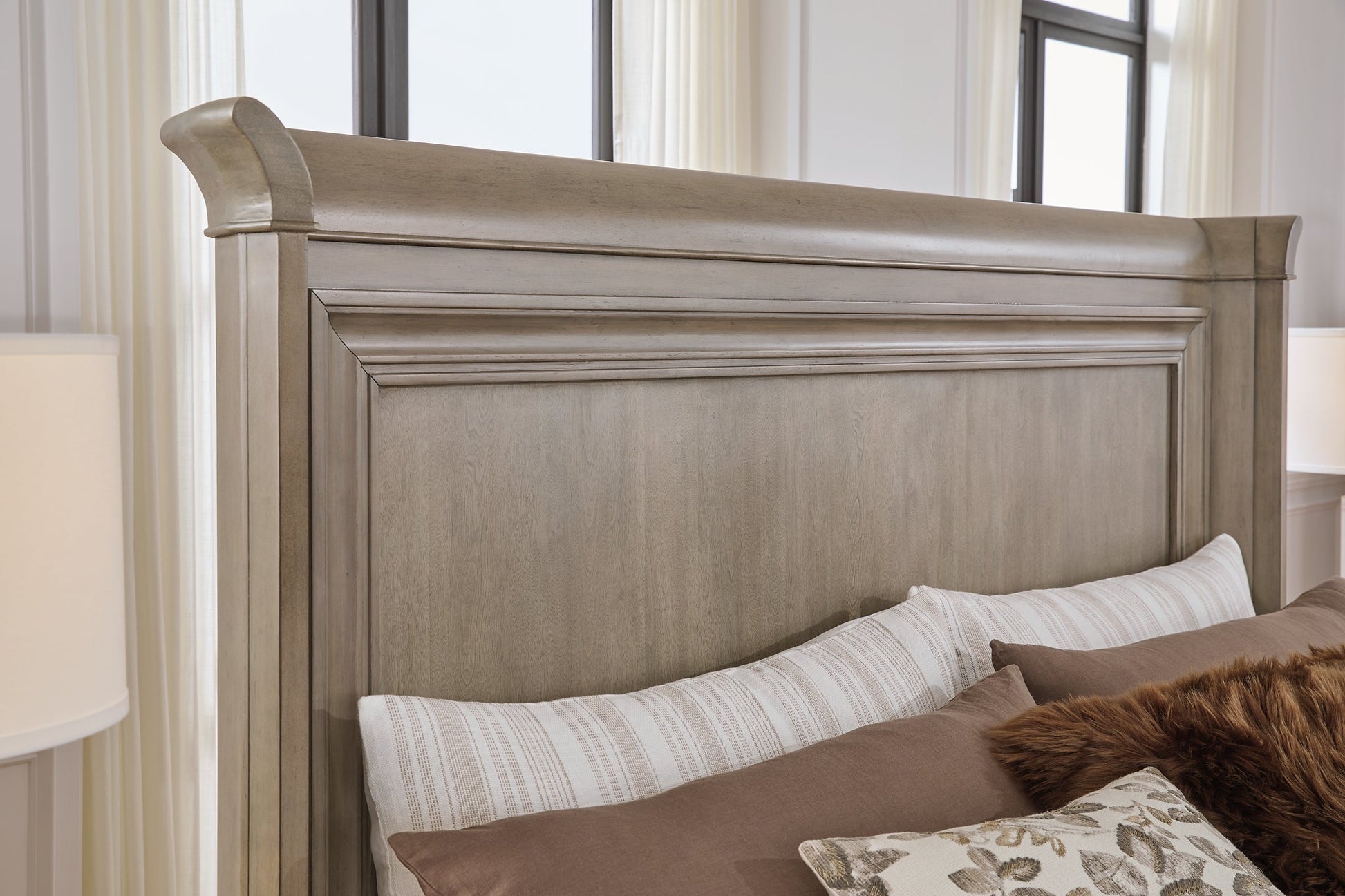 Lexorne Queen Sleigh Bed with Mirrored Dresser, Chest and Nightstand Signature Design by Ashley®