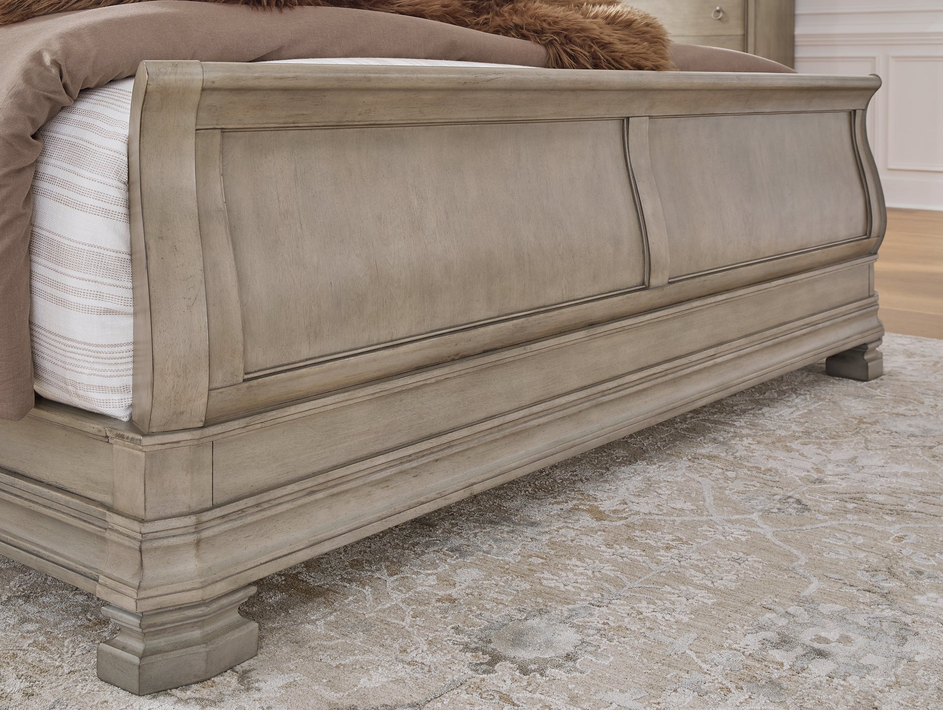 Lexorne Queen Sleigh Bed with Mirrored Dresser, Chest and Nightstand Signature Design by Ashley®