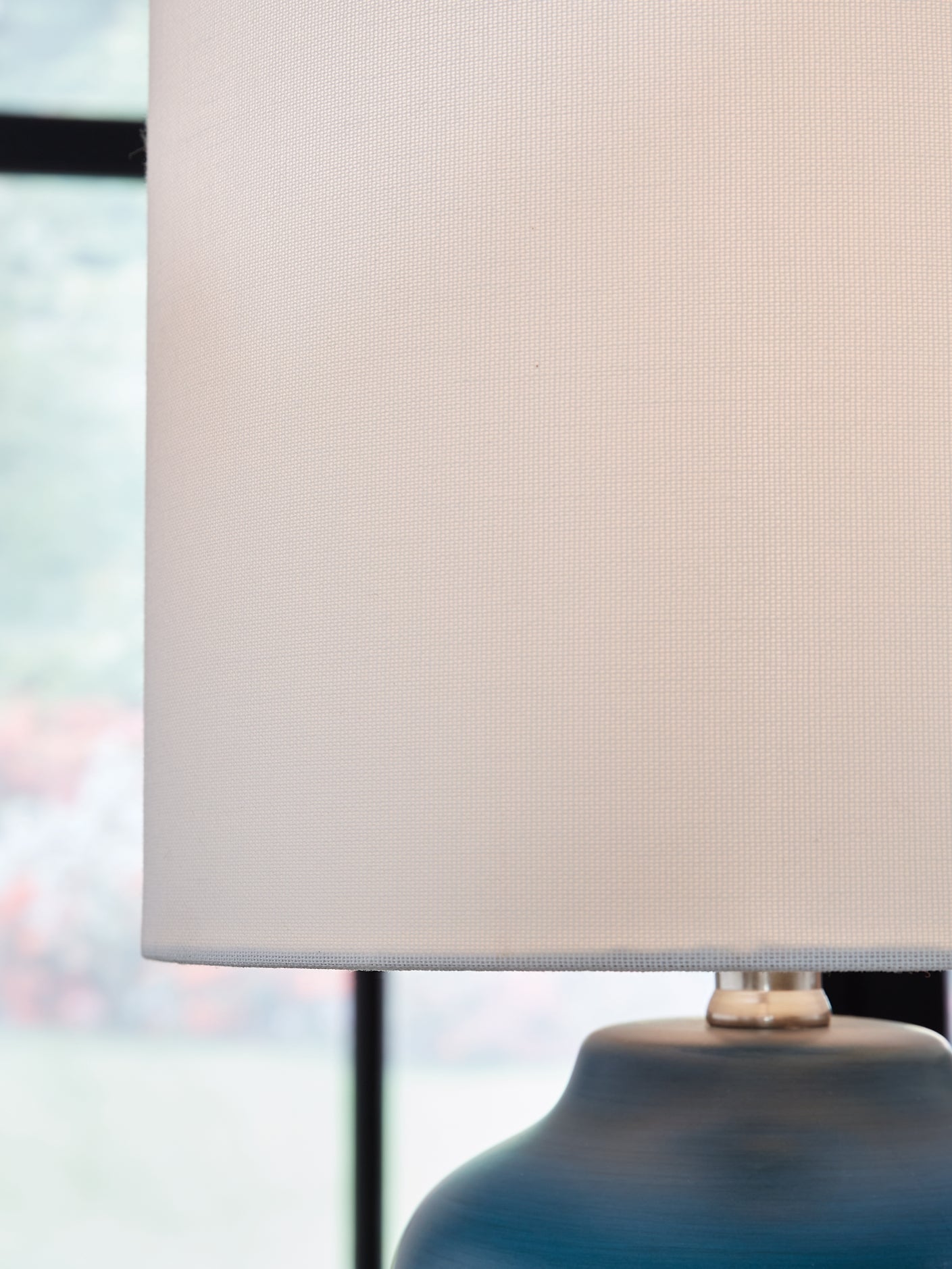 Gierburg Ceramic Table Lamp (1/CN) Signature Design by Ashley®