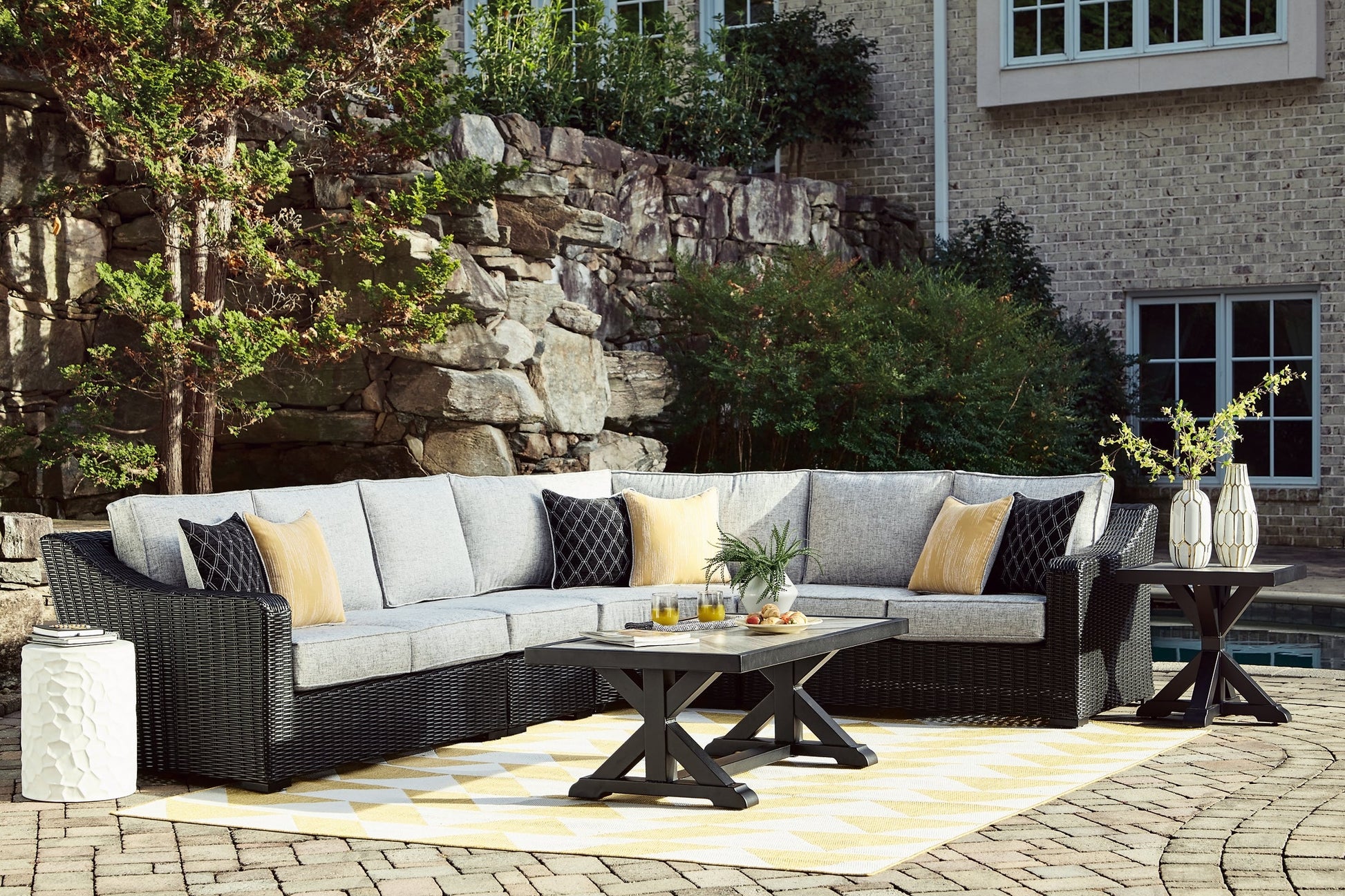 Beachcroft 4-Piece Outdoor Sectional Signature Design by Ashley®