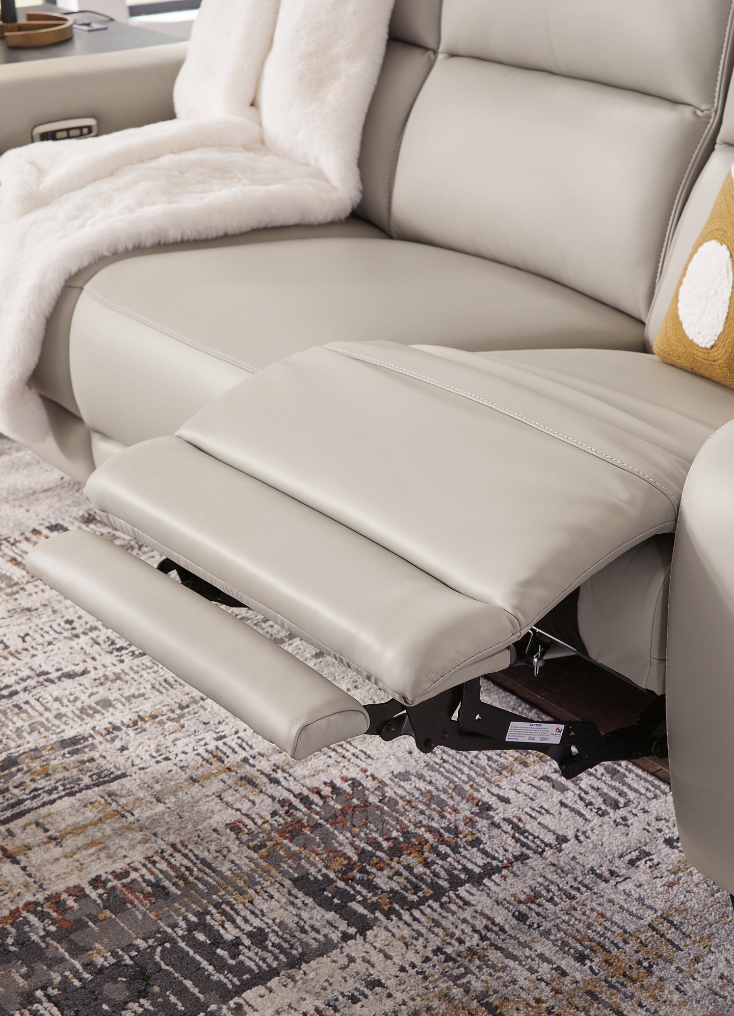 Mercomatic PWR REC Loveseat/ADJ Headrest Signature Design by Ashley®