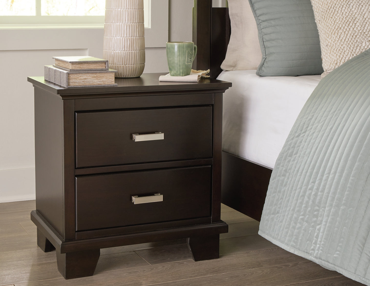 Covetown Full Panel Bed with Mirrored Dresser, Chest and 2 Nightstands Signature Design by Ashley®