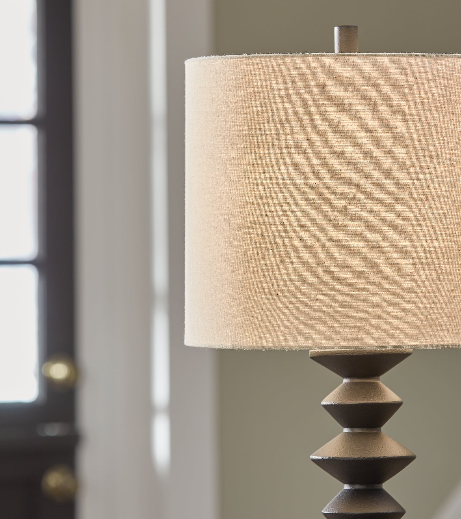 Luanndon Poly Buffet Lamp (1/CN) Signature Design by Ashley®