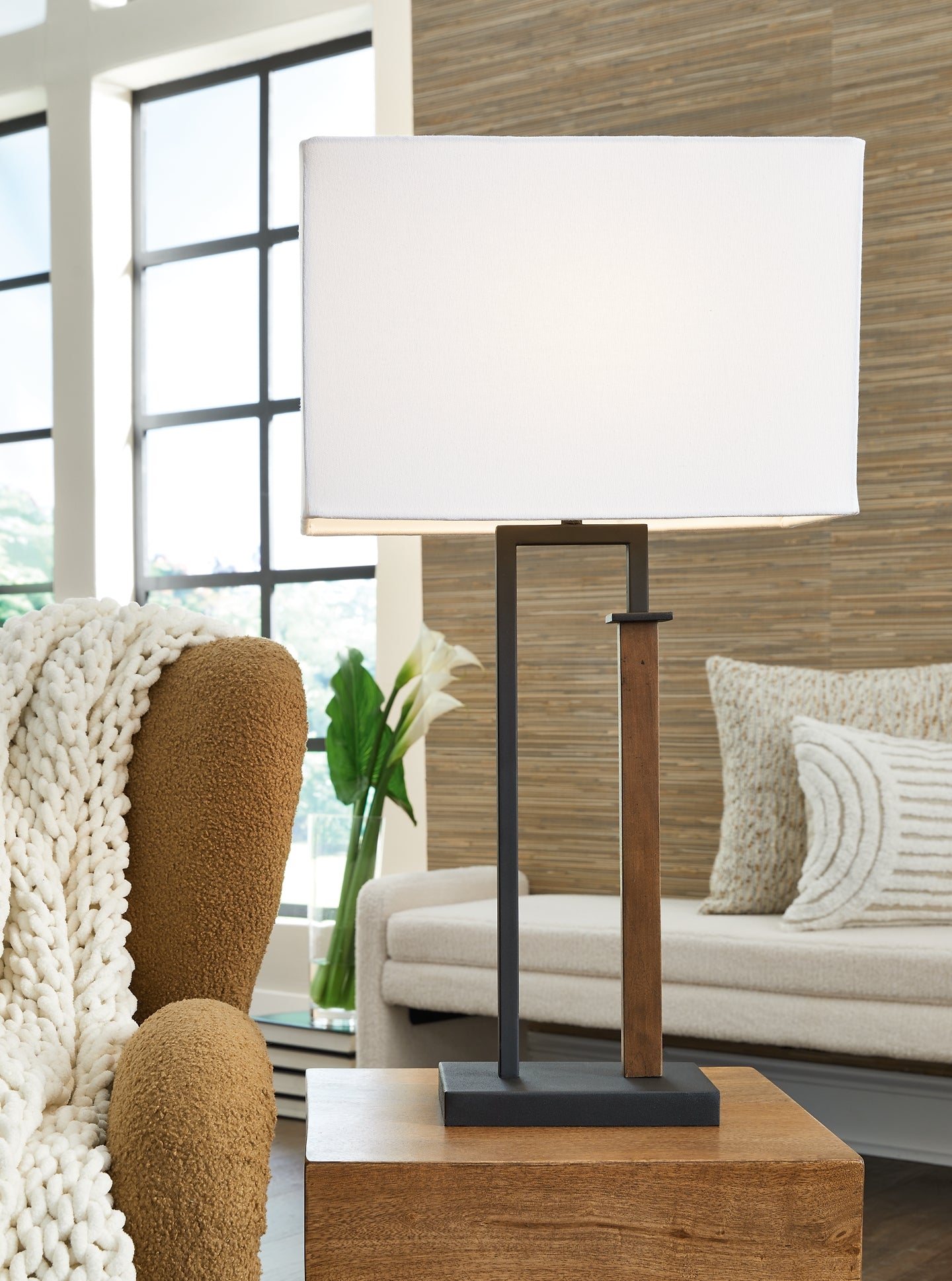 Voslen Metal Table Lamp (2/CN) Signature Design by Ashley®
