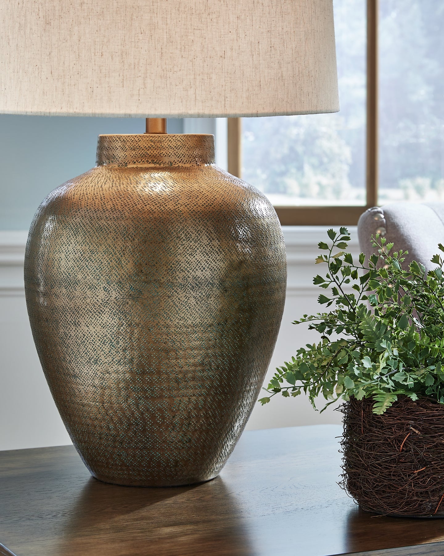 Madney Metal Table Lamp (1/CN) Signature Design by Ashley®