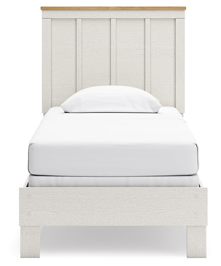 Linnocreek  Panel Bed Benchcraft®
