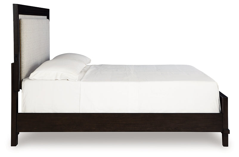 Neymorton Queen Upholstered Panel Bed with Mirrored Dresser Signature Design by Ashley®