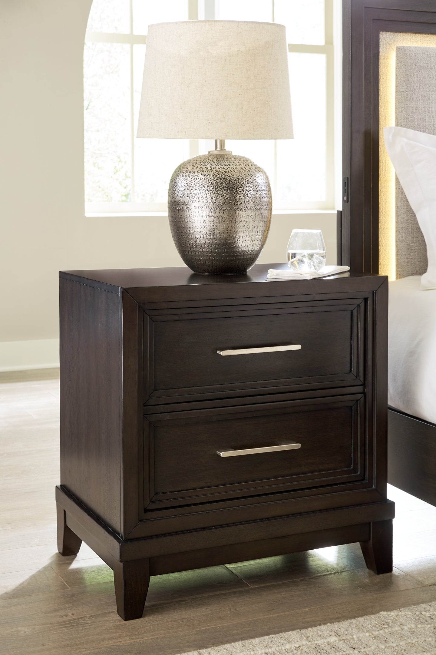 Neymorton California King Upholstered Panel Bed with Mirrored Dresser, Chest and Nightstand Signature Design by Ashley®