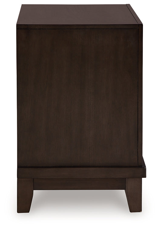 Neymorton California King Upholstered Panel Bed with Mirrored Dresser, Chest and Nightstand Signature Design by Ashley®
