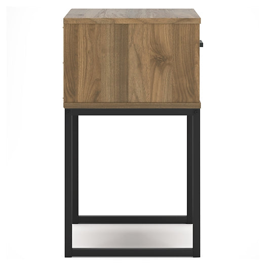 Deanlow Queen Panel Headboard with Dresser, Chest and Nightstand Signature Design by Ashley®
