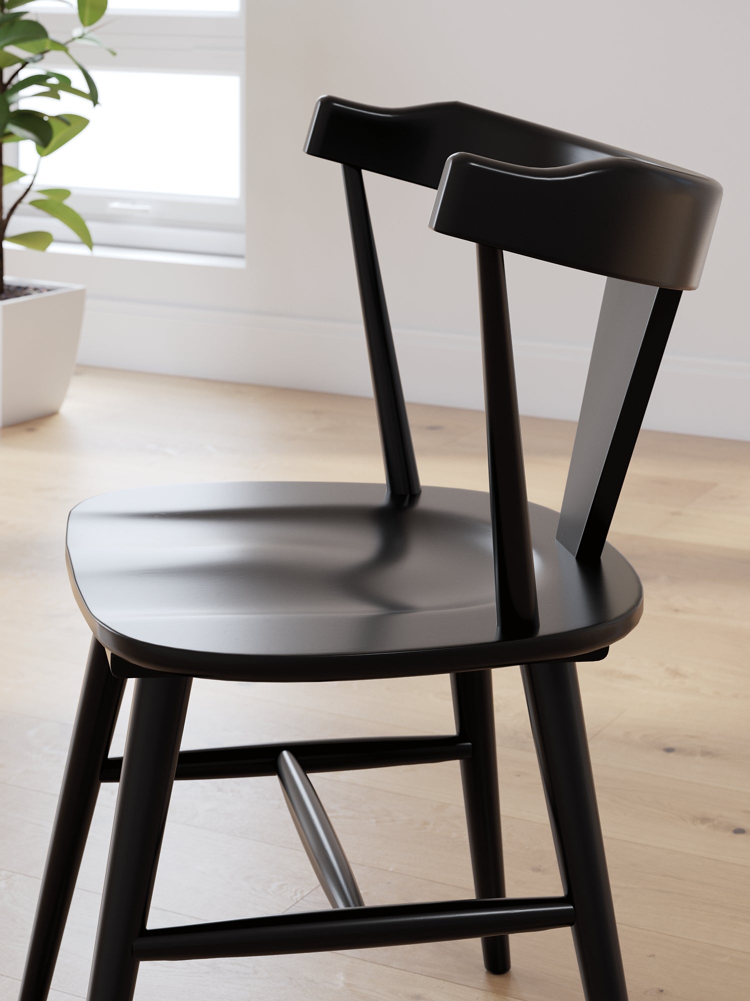 Gretlynn Dining Room Side Chair (2/CN) Signature Design by Ashley®