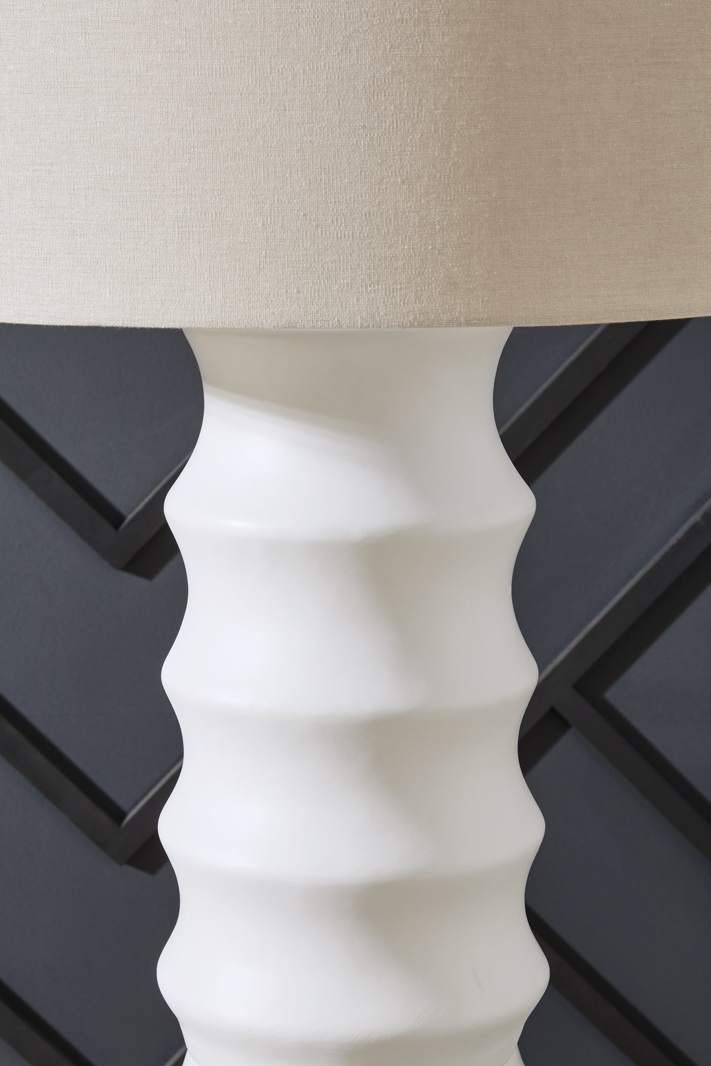 Veraleigh Poly Floor Lamp (1/CN) Signature Design by Ashley®