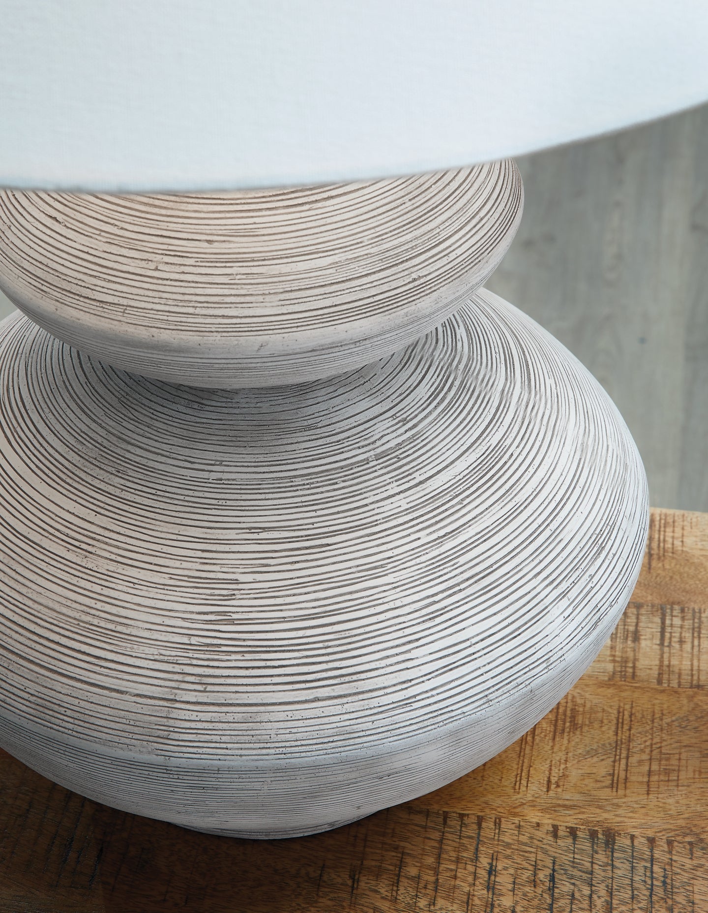 Brickdon Poly Table Lamp (1/CN) Signature Design by Ashley®